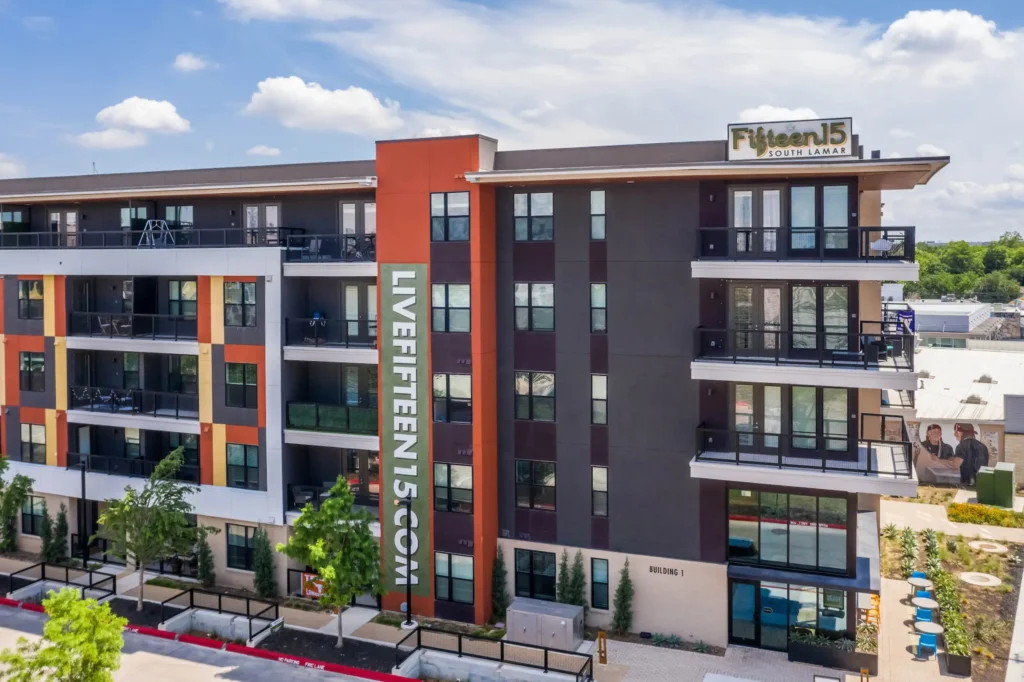 Fifteen 15 Lamar Exterior1