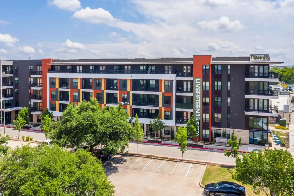 Fifteen 15 Lamar Exterior3