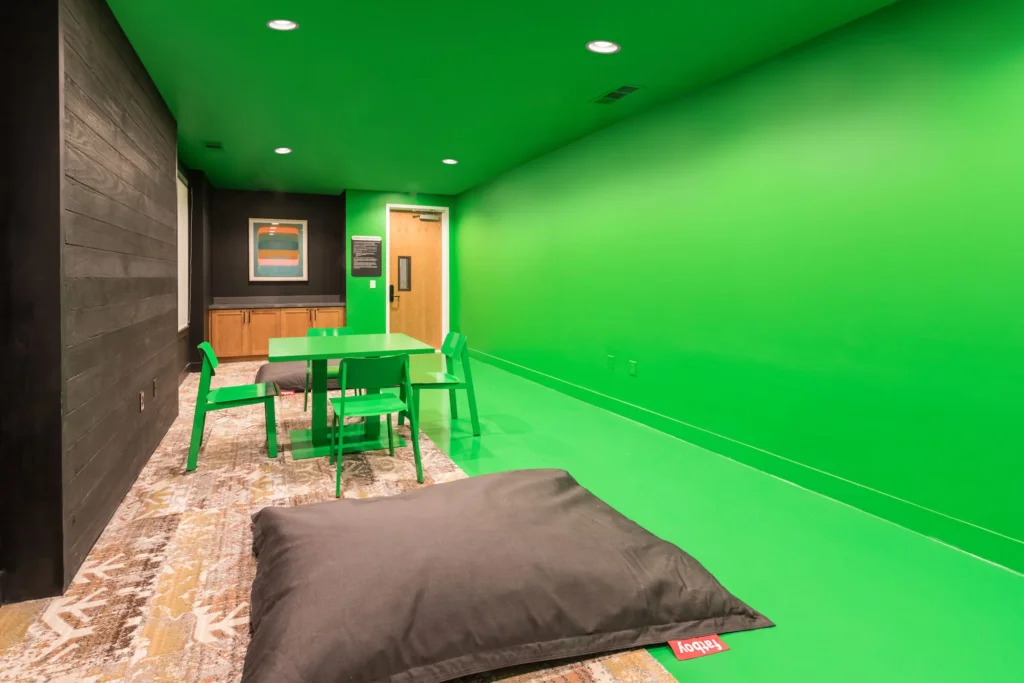 Fifteen 15 Lamar Green Screen Rm CMF Photo 9024