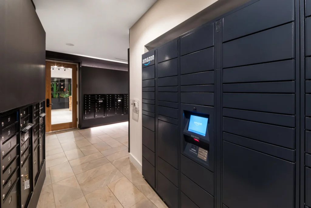 Fifteen 15 Lamar Mail Room CMF Photo 8880