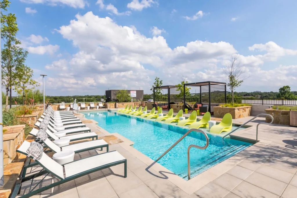 Fifteen 15 Lamar Pool CMF Photo 9124