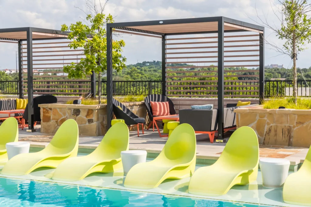 Fifteen 15 Lamar Pool CMF Photo 9128